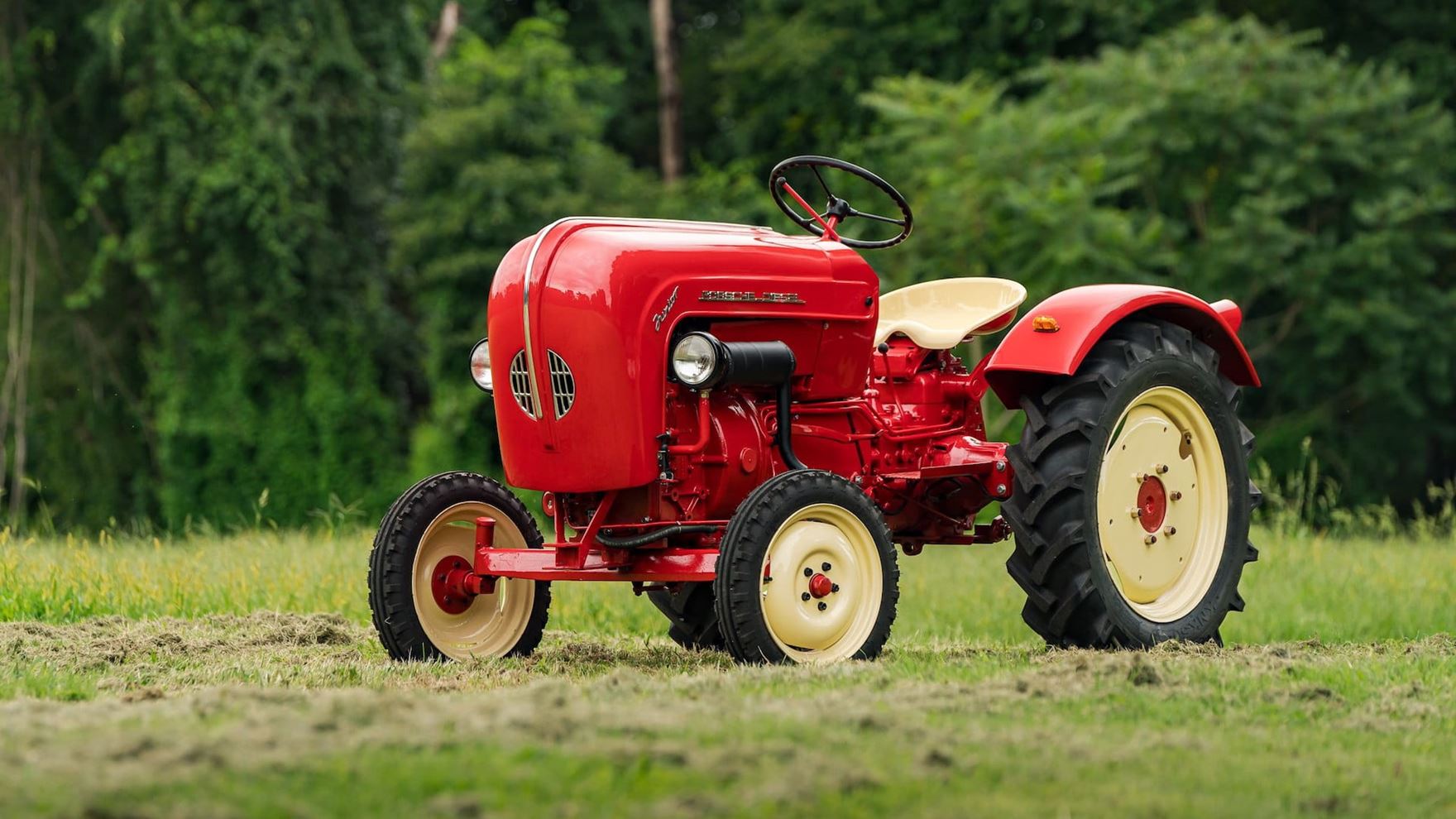 Porscwagen: junção inusitada reúne trator Porsche com carroceria